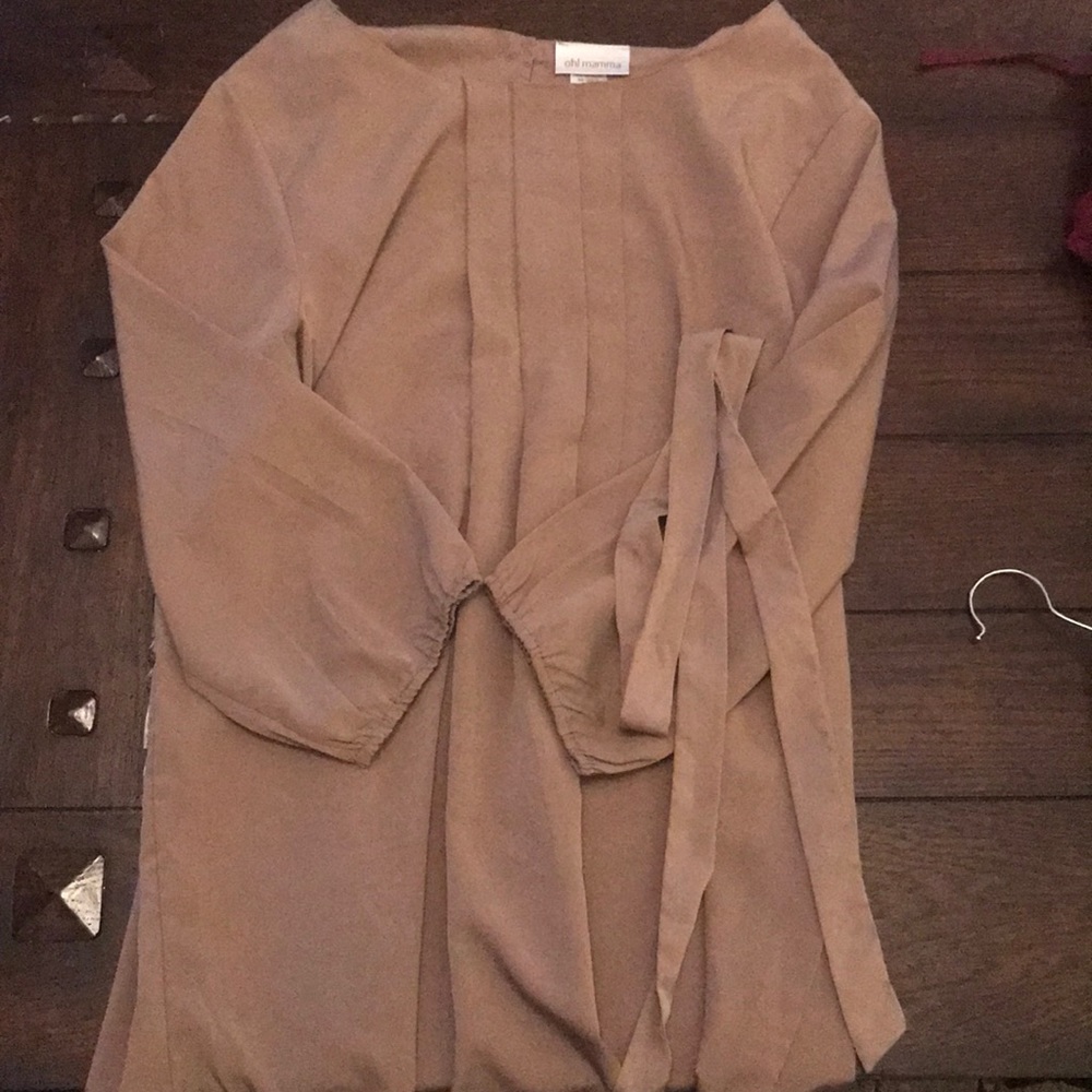SOLD NEVER WORN 3/4th sleeve blouse